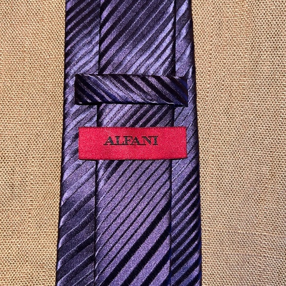 Lot of 5 ties. Alfani (3) Merona (1) Perry Ellis (1) - 3 “skinny/modern” 2 reg. - Picture 3 of 11